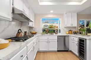 454 Savona Way, Oak Park, CA 91377 - Photo 23