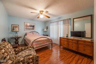 18049 Burbank Boulevard, Encino, CA 91316 - Photo 21