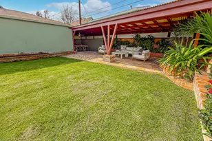 8419 Vicksburg Ave, Los Angeles, CA 90045 - Photo 35