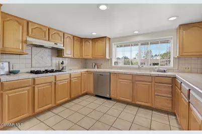 1016 Saxon Place, Thousand Oaks, CA 91360 - Photo 11