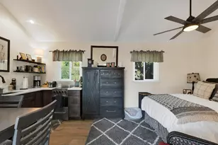 1524 W Riverside Dr, Burbank, CA 91506 - Photo 39