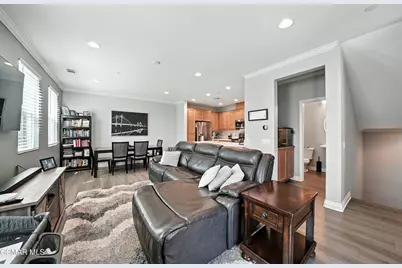 586 Pioneer Street, Camarillo, CA 93010 - Photo 3