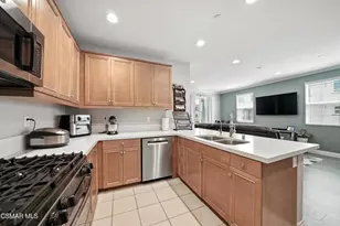 586 Pioneer St, Camarillo, CA 93010 - Photo 1