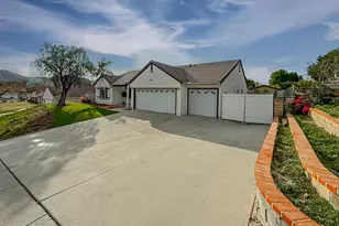 221 Hazelridge Ct, Simi Valley, CA 93065 - Photo 3