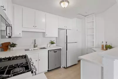 11939 Weddington Street #313, Valley Village, CA 91607 - Photo 9