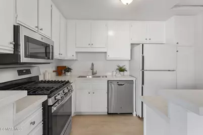 11939 Weddington Street #313, Valley Village, CA 91607 - Photo 7