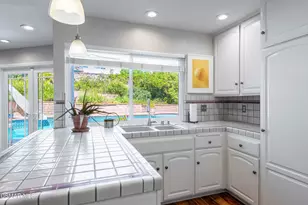 2397 Laurelpark Ct, Thousand Oaks, CA 91362 - Photo 15