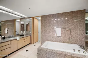 10490 Wilshire Blvd, Los Angeles, CA 90024 - Photo 29