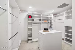 10490 Wilshire Blvd, Los Angeles, CA 90024 - Photo 31