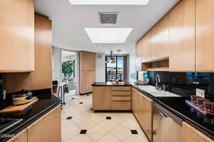 10490 Wilshire Blvd, Los Angeles, CA 90024 - Photo 21