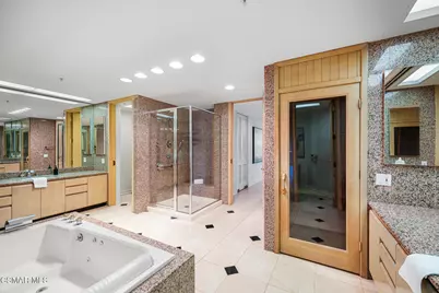 10490 Wilshire Boulevard #2504, Los Angeles, CA 90024 - Photo 27