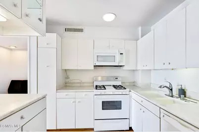 800 W 1st Street #2801, Los Angeles, CA 90012 - Photo 17