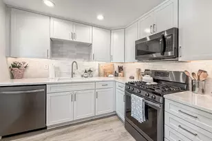 293 Green Moor Pl, Thousand Oaks, CA 91361 - Photo 13