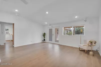 860 Yorkshire Avenue, Thousand Oaks, CA 91360 - Photo 11