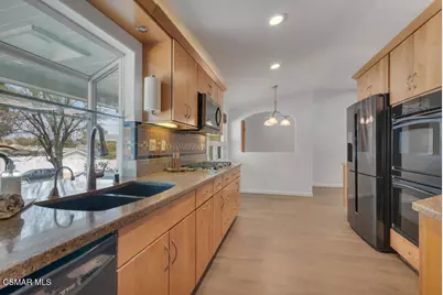 860 Yorkshire Avenue, Thousand Oaks, CA 91360 - Photo 9