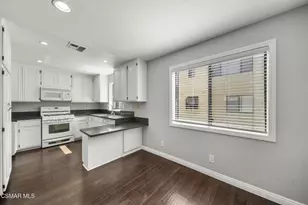 21205 Lassen St, Chatsworth, CA 91311 - Photo 13