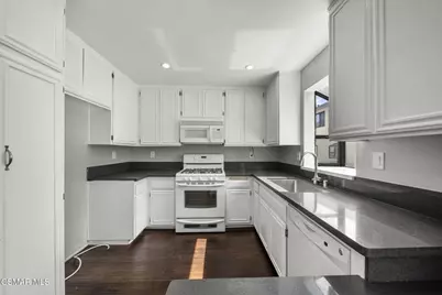 21205 Lassen Street #4, Chatsworth, CA 91311 - Photo 15