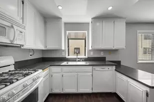 21205 Lassen St, Chatsworth, CA 91311 - Photo 17