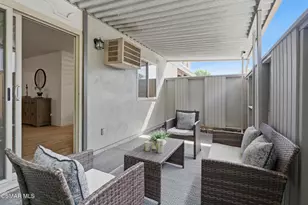 22050 Calvert St, Woodland Hills, CA 91367 - Photo 13