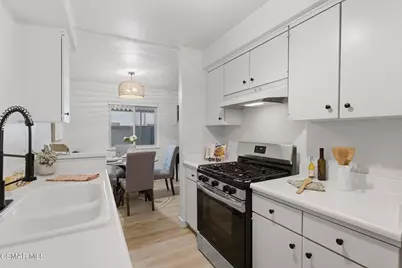 22050 Calvert Street #10, Woodland Hills, CA 91367 - Photo 11