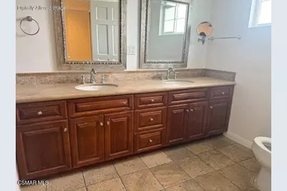 10111 Oak Park Avenue, Northridge, CA 91325 - Photo 15