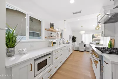 16421 Haynes Street, Lake Balboa, CA 91406 - Photo 13