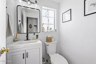 513 Water Oak Ln, Oak Park, CA 91377 - Photo 11