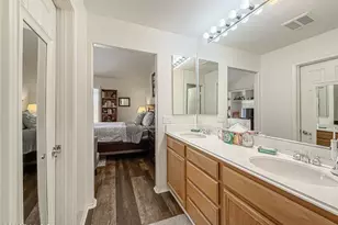 2037 Freesia Ave, Simi Valley, CA 93063 - Photo 17