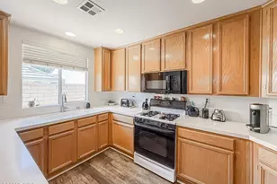 2037 Freesia Ave, Simi Valley, CA 93063 - Photo 11