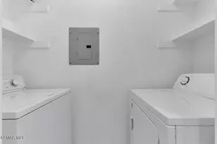 640 Indian Oak Ln, Oak Park, CA 91377 - Photo 17