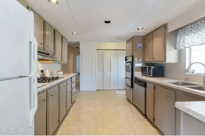 195 Tierra Rejada Road #204, Simi Valley, CA 93065 - Photo 31