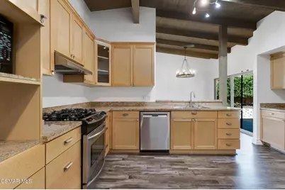 898 Woodlawn Drive, Thousand Oaks, CA 91360 - Photo 15