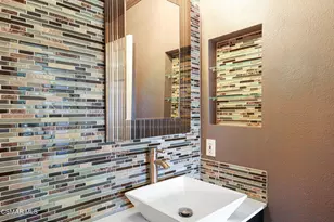 6767 Pheasant Ln, Oak Park, CA 91377 - Photo 21