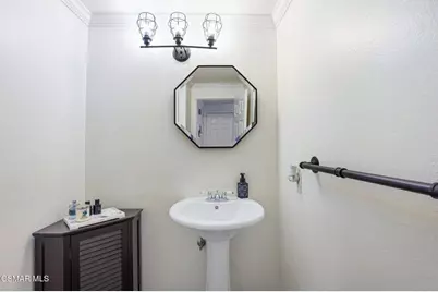 6767 Pheasant Lane, Oak Park, CA 91377 - Photo 5