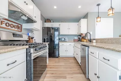 5384 Rainwood Street #90, Simi Valley, CA 93063 - Photo 11