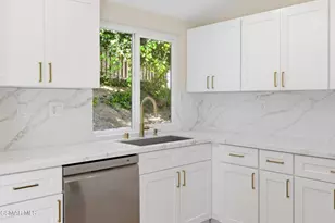 886 Yorkshire Ave, Thousand Oaks, CA 91360 - Photo 11