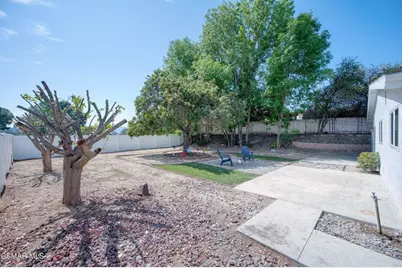 886 Yorkshire Avenue, Thousand Oaks, CA 91360 - Photo 33
