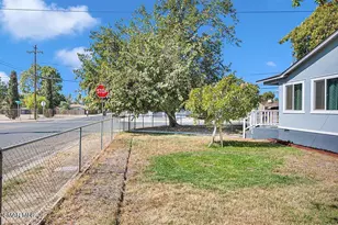 350 S Oildale Dr, Bakersfield, CA 93308 - Photo 35