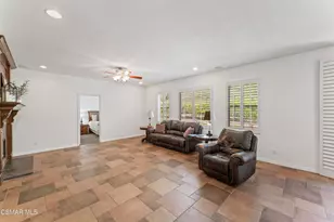 21815 Denise Ln, Saugus, CA 91390 - Photo 9