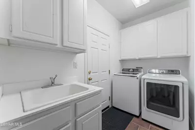 21815 Denise Lane, Saugus, CA 91390 - Photo 17