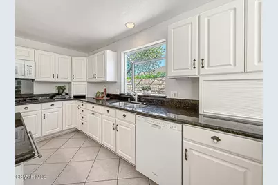 3195 N Geronimo Avenue, Simi Valley, CA 93063 - Photo 11