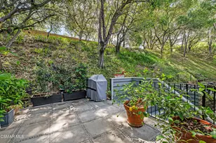 1447 N View Dr, Westlake Village, CA 91362 - Photo 33