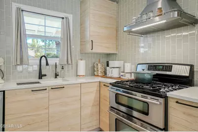 4717 Santa Lucia Drive, Woodland Hills, CA 91364 - Photo 11