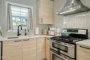 4717 Santa Lucia Dr, Woodland Hills, CA 91364 - Photo 11