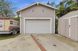 2077 Sebring Ct, Simi Valley, CA 93065 - Photo 11