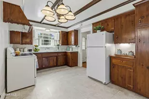 21331 Dumetz Rd, Woodland Hills, CA 91364 - Photo 23