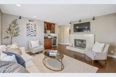 1660 Shadow Oaks Place, Thousand Oaks, CA 91362 - Photo 17