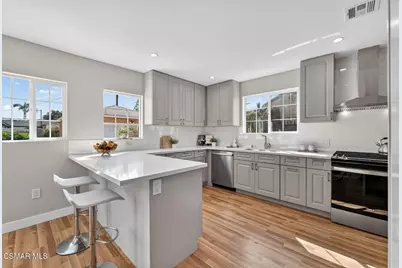 3722 Degnan Boulevard, Los Angeles, CA 90018 - Photo 7