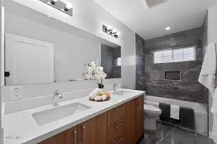 3722 Degnan Blvd, Los Angeles, CA 90018 - Photo 15