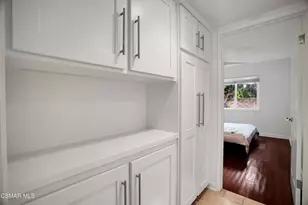 217 Parkview Dr, Oak Park, CA 91377 - Photo 23